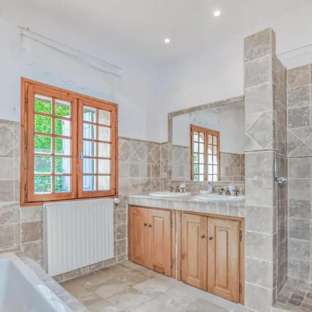 3 Bedroom Cozy In