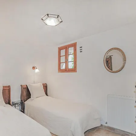 3 Bedroom Cozy In * Taulis
